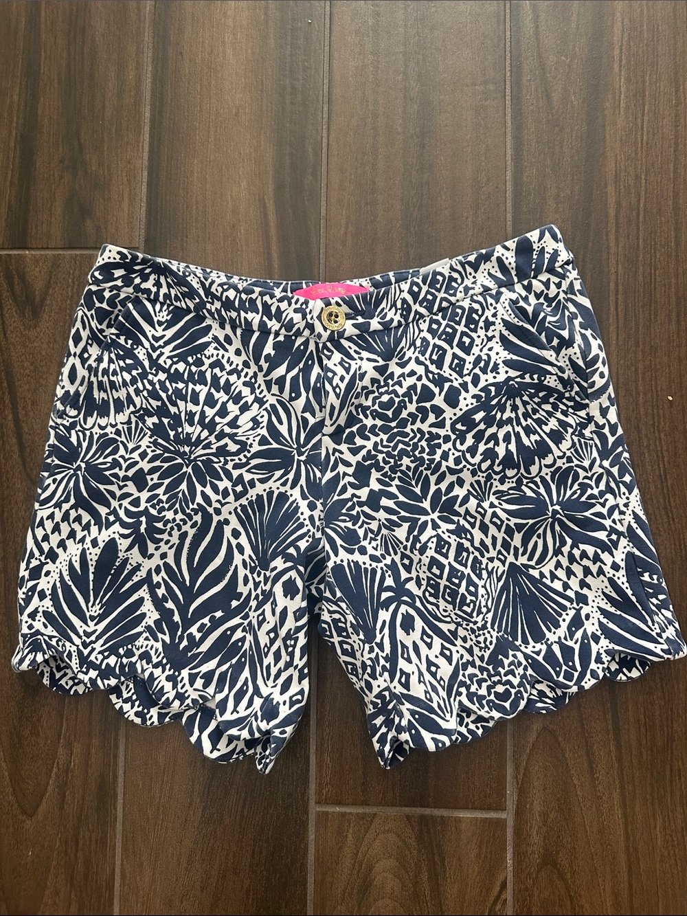 Lilly Pulitzer Navy & White Floral Scallop Hem Women’s Shorts 4